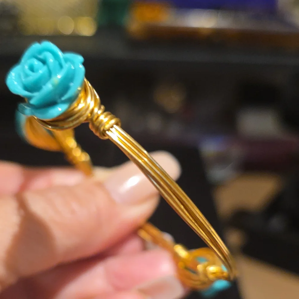 Source Unknown Gold-Tone Wire Bangle with Turquoise Rose Accents - Picture 5 of 5